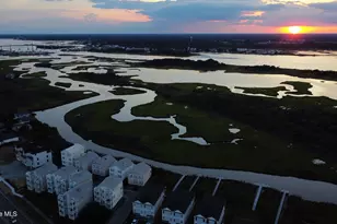 813 N New River Dr, Surf City, NC 28445 - Photo 4