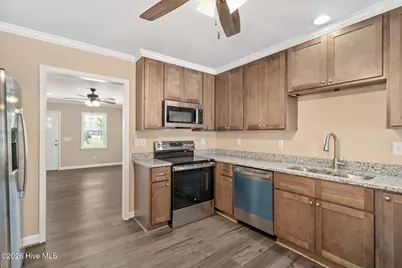 214 N Walnut Street, Rose Hill, NC 28458 - Photo 8