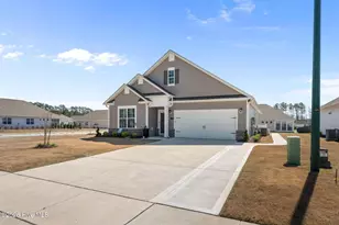 2001 Alizarin Ln, New Bern, NC 28562 - Photo 2