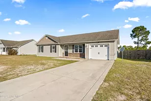 211 Lockwood Ct, Hubert, NC 28539 - Photo 2