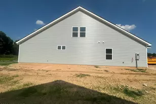 147 Margot Manor Dr, Benson, NC 27504 - Photo 2