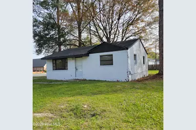 200 S Smith Street, Burgaw, NC 28425 - Photo 1