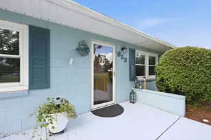 923 N Yaupon Terrace, Morehead City, NC 28557 - Photo 2
