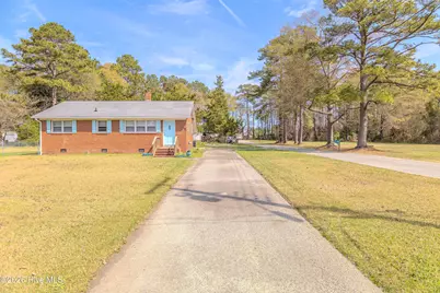 421 E Quinn Street, Beulaville, NC 28518 - Photo 1