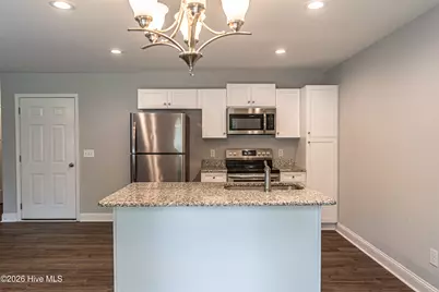 1040 W Indiana Avenue, Southern Pines, NC 28387 - Photo 8