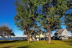 197 S River Dr, Beaufort, NC 28516 - Photo 2
