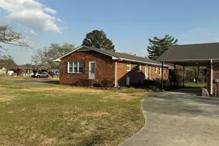2992 Cherry Ln, Kinston, NC 28504 - Photo 4