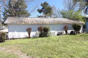 201 E Thompson Ave, Stantonsburg, NC 27883 - Photo 16