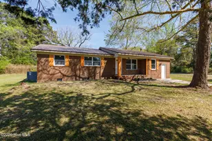 1002 Able St, Elizabethtown, NC 28337 - Photo 2