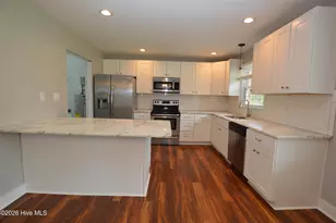 1018 Oak Dr, Jacksonville, NC 28546 - Photo 6