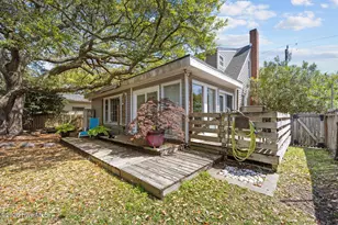 2812 Evans St, Morehead City, NC 28557 - Photo 2