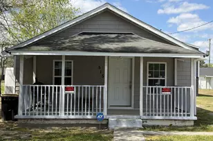 515 McInnis St, Pembroke, NC 28372 - Photo 1