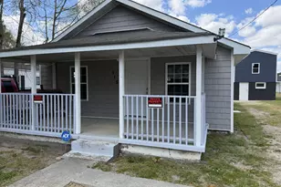 515 McInnis St, Pembroke, NC 28372 - Photo 4