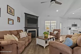 30220 W Lake Dr, Wagram, NC 28396 - Photo 10