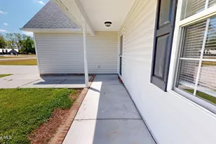 308 Parkton Dr, Richlands, NC 28574 - Photo 4