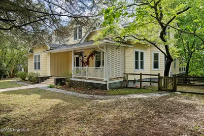 802 N Poplar Street, Aberdeen, NC 28315 - Photo 2