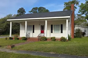 310 Floyd St, Fairmont, NC 28340 - Photo 1