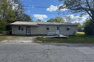 104 Smith St, Robersonville, NC 27871 - Photo 2