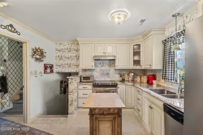 508 University Drive, Jacksonville, NC 28546 - Photo 16