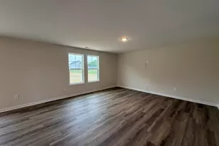 102 Baxley Dr, Dunn, NC 28234 - Photo 2