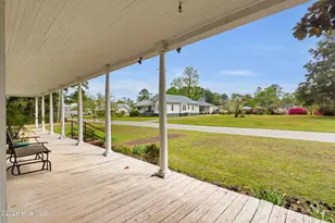 308 Pollock St, Pollocksville, NC 28573 - Photo 2
