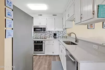 1423 S Lake Park Boulevard #Unit 3b, Carolina Beach, NC 28428 - Photo 10