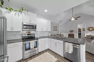 2120 Blue Bonnet Cir, Castle Hayne, NC 28429 - Photo 6