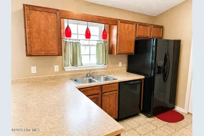 203 Stockton Court, Richlands, NC 28574 - Photo 8
