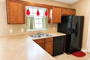 203 Stockton Ct, Richlands, NC 28574 - Photo 8