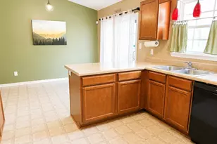 203 Stockton Ct, Richlands, NC 28574 - Photo 10