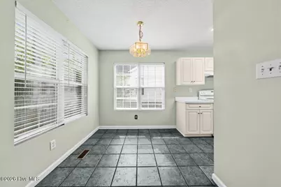 118 Kensington Way, Aberdeen, NC 28315 - Photo 8
