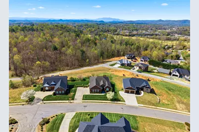 416 Huntington Woods Drive N, Lenoir, NC 28645 - Photo 40