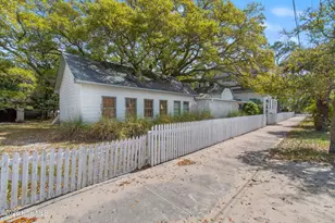 301 E Moore St, Southport, NC 28461 - Photo 10