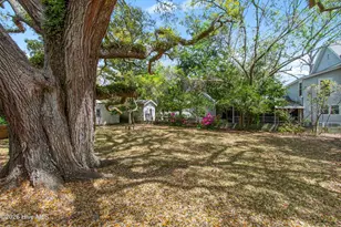 301 E Moore St, Southport, NC 28461 - Photo 8