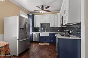 227 New St, New Bern, NC 28560 - Photo 12