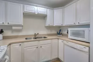 105 SE 58th St, Oak Island, NC 28465 - Photo 8