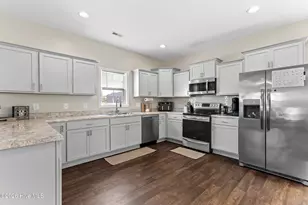 304 Maidstone Dr, Richlands, NC 28574 - Photo 10