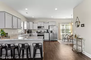 304 Maidstone Dr, Richlands, NC 28574 - Photo 2