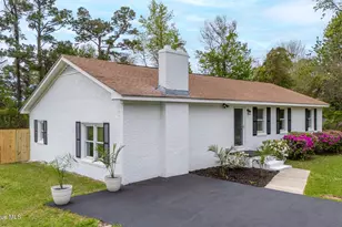 213 Russell St, Beaufort, NC 28516 - Photo 2