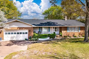 215 Harbor Dr, Morehead City, NC 28557 - Photo 2