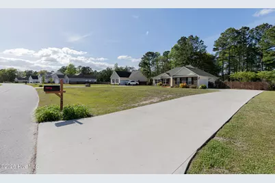 113 Sparkling Brook Way, Jacksonville, NC 28546 - Photo 4