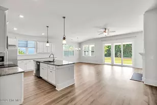 304 Edgewater Wy, Surf City, NC 28445 - Photo 4