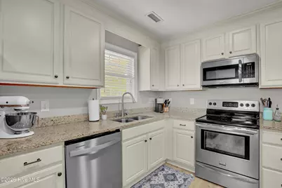 725 Chadwick Shores Drive, Sneads Ferry, NC 28460 - Photo 14