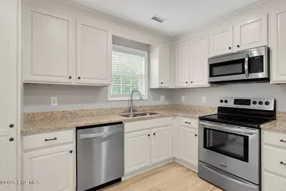 725 Chadwick Shores Drive, Sneads Ferry, NC 28460 - Photo 14