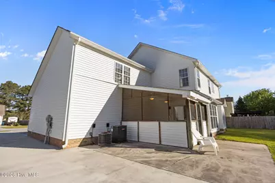 331 Rock Creek Drive S, Jacksonville, NC 28540 - Photo 4