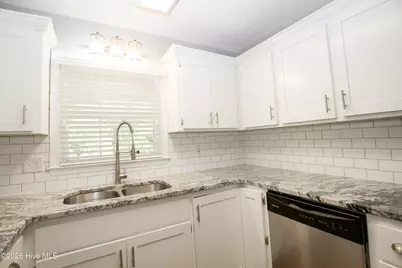 115 E Hedgelawn Way, Southern Pines, NC 28387 - Photo 14