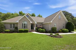 411 Oakmont Dr, Morehead City, NC 28557 - Photo 2