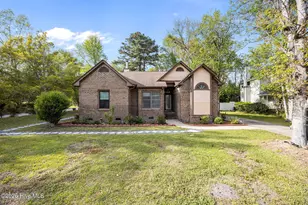 801 Deerfoot Cir, New Bern, NC 28562 - Photo 2