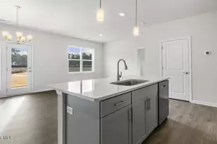 409 Conifer St, Sanford, NC 27332 - Photo 4