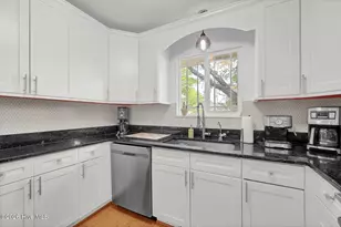 1910 Erin Ct, Wilmington, NC 28403 - Photo 10